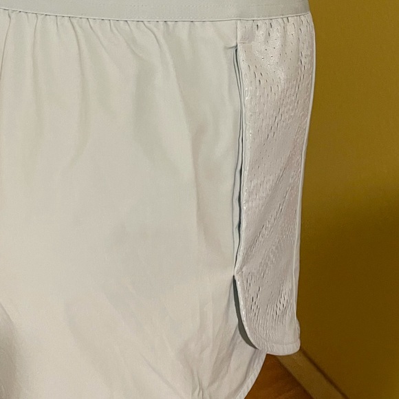 Women’s Adidas shorts NWT - Picture 3 of 7